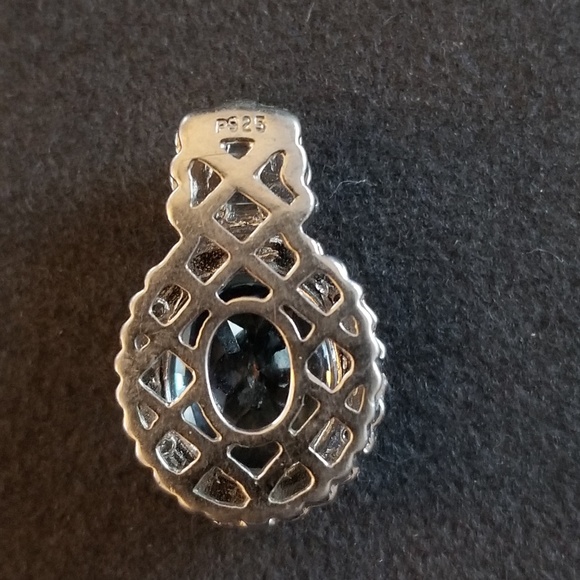 Blue Topaz Pendant in Sterling Silver - Picture 3 of 6